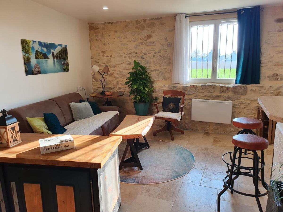 Maison Au Calme En Campagne Climatisee Caderousse Exterior photo